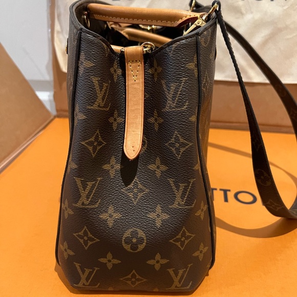 LOUIS VUITTON Monogram Montaigne BB - Picture 8 of 15